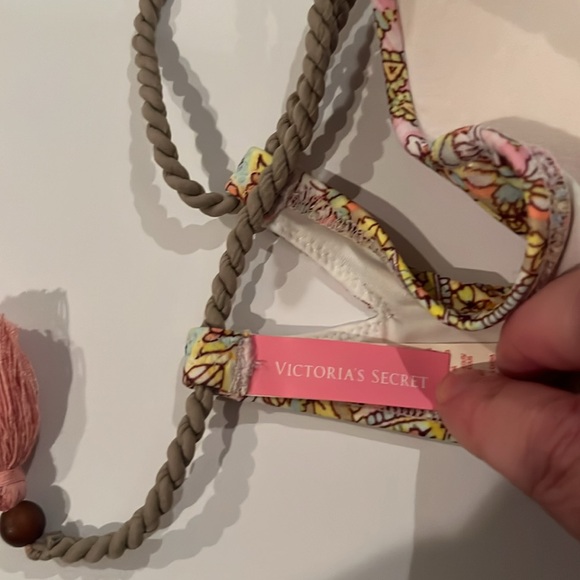 Victoria Secret bathing suit top. Size 32D Could mix and match with bottoms. - Picture 2 of 5